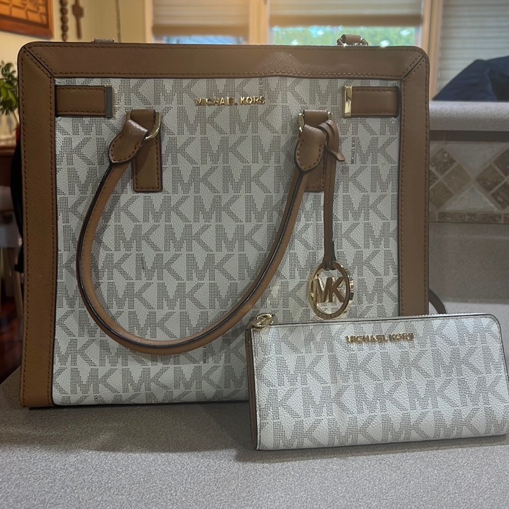 ⚡️⚡️100% AUTHENTIC MICHAEL KORS BAG!!⚡️⚡️